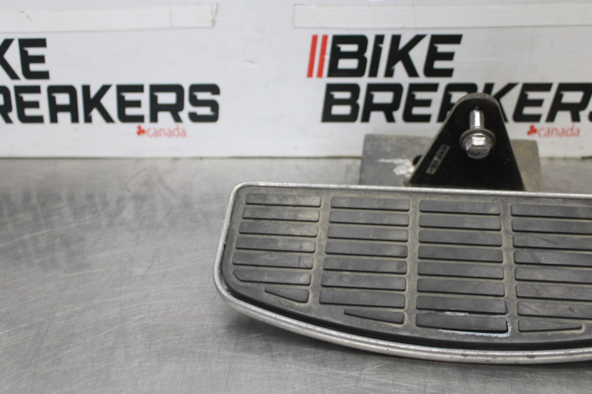 05-09 SUZUKI BOULEVARD C90 LEFT FRONT FOOT REST PEG STEP BB918