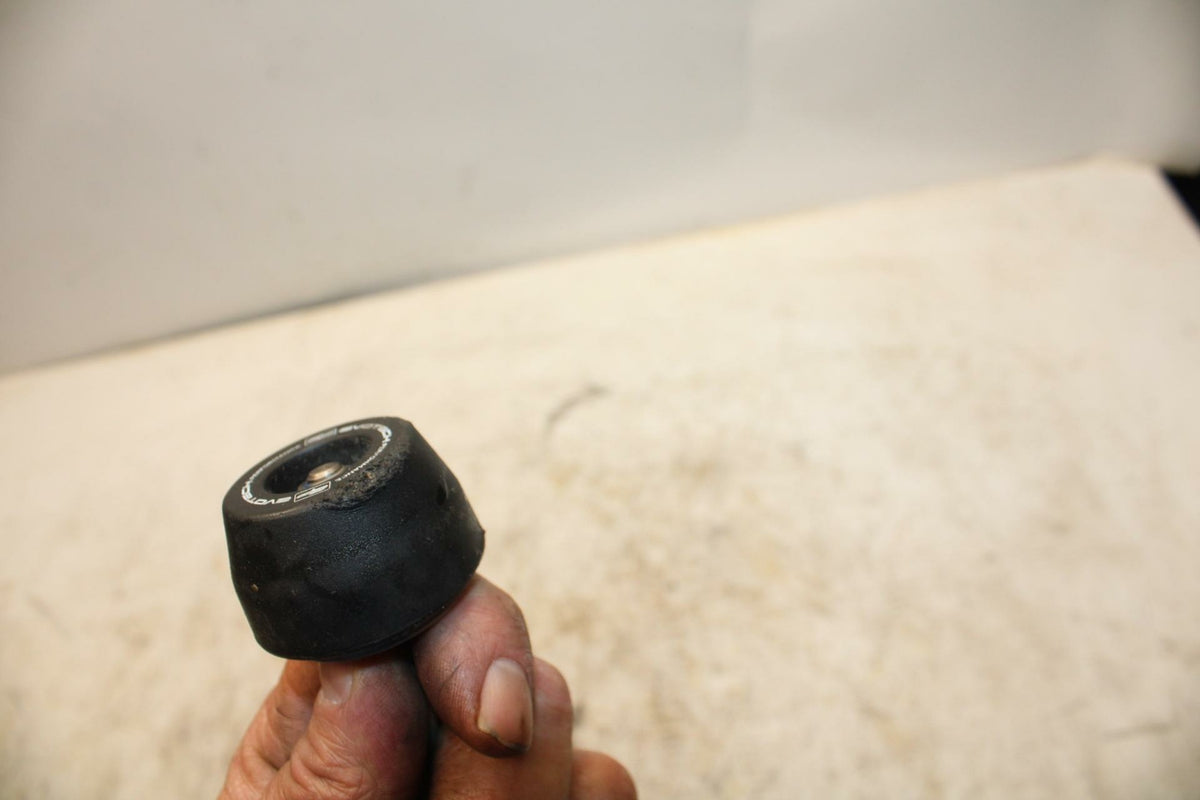 16-21 YAMAHA XSR900 EVOTECH FRONT WHEEL  AXLE  BOBBIN BB370