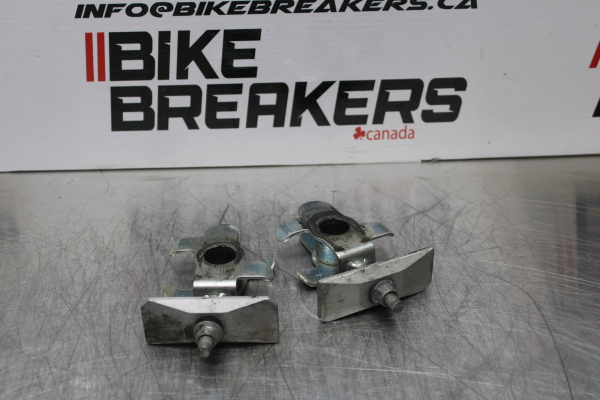 03 SUZUKI SV650S SWINGARM CHAIN TENSIONER ADJUSTMENT BRACKETS BB167