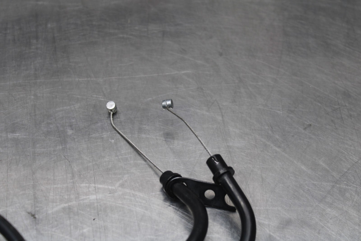 15 SUZUKI GW250F THROTTLE CABLES LINES BB789