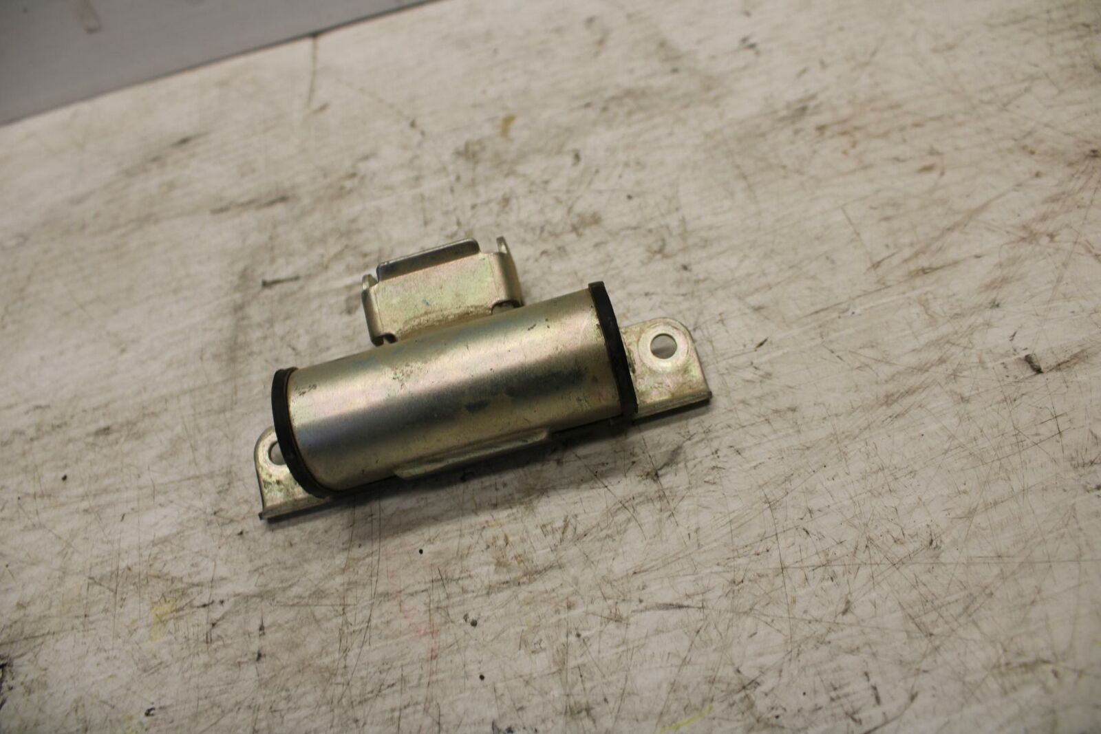 09 YAMAHA FZ6 GAS TANK FUEL CELL PETROL RESERVOIR BRACKET MOUNT BB295