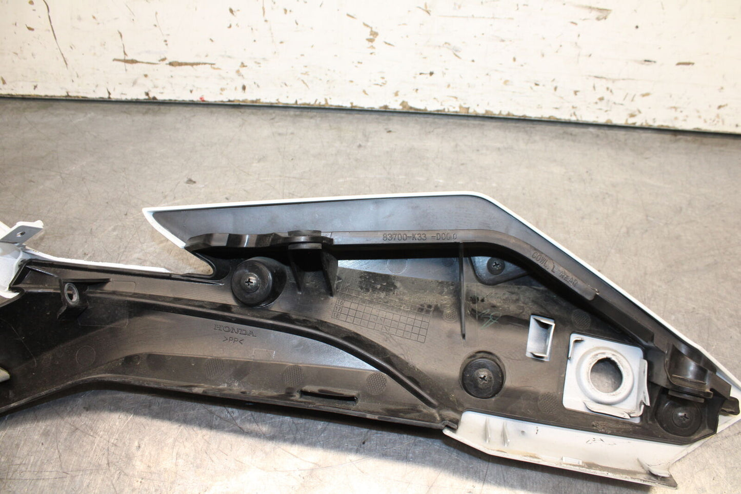15-16 HONDA CB300F LEFT REAR BACK TAIL FAIRING COWL SHROUD BB740
