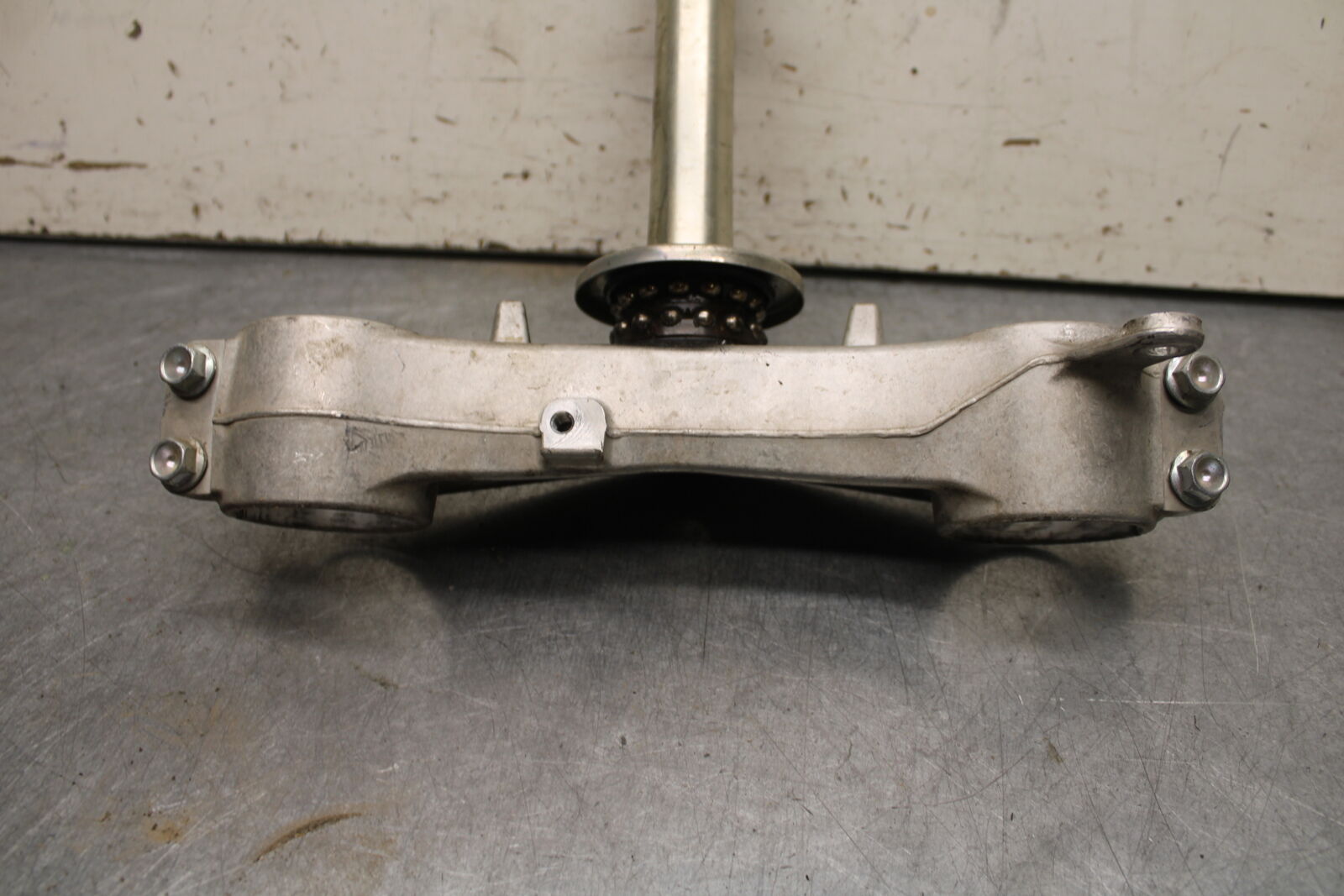 06-07 SUZUKI GSXR750 FRONT FORKS CLAMP LOWER TRIPLE TREE STEM 51311-01H00 BB670