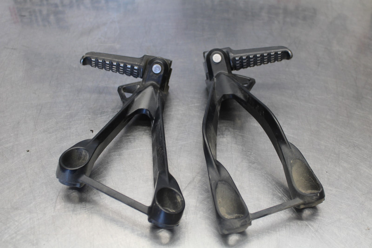 07-08 KAWASAKI NINJA ZX6R REAR BACK PASSENGER PEG SET PAIR BB937
