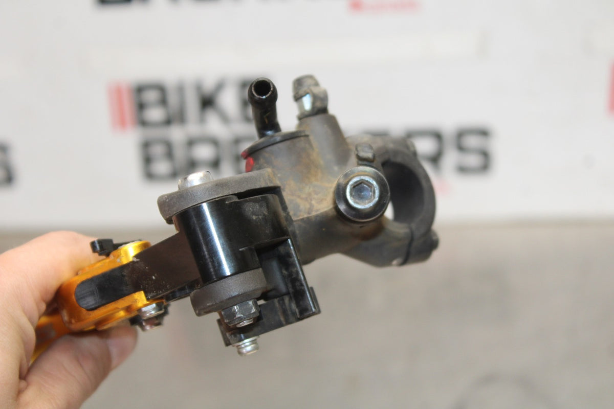 17 YAMAHA YZF R6 FRONT BRAKE MASTER CYLINDER w/ LEVER BB922