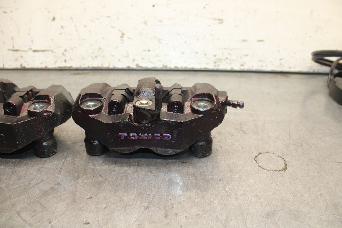 05-06 SUZUKI GSXR1000 RIGHT LEFT FRONT BRAKE CALIPER SET PAIR CALIPERS BB113