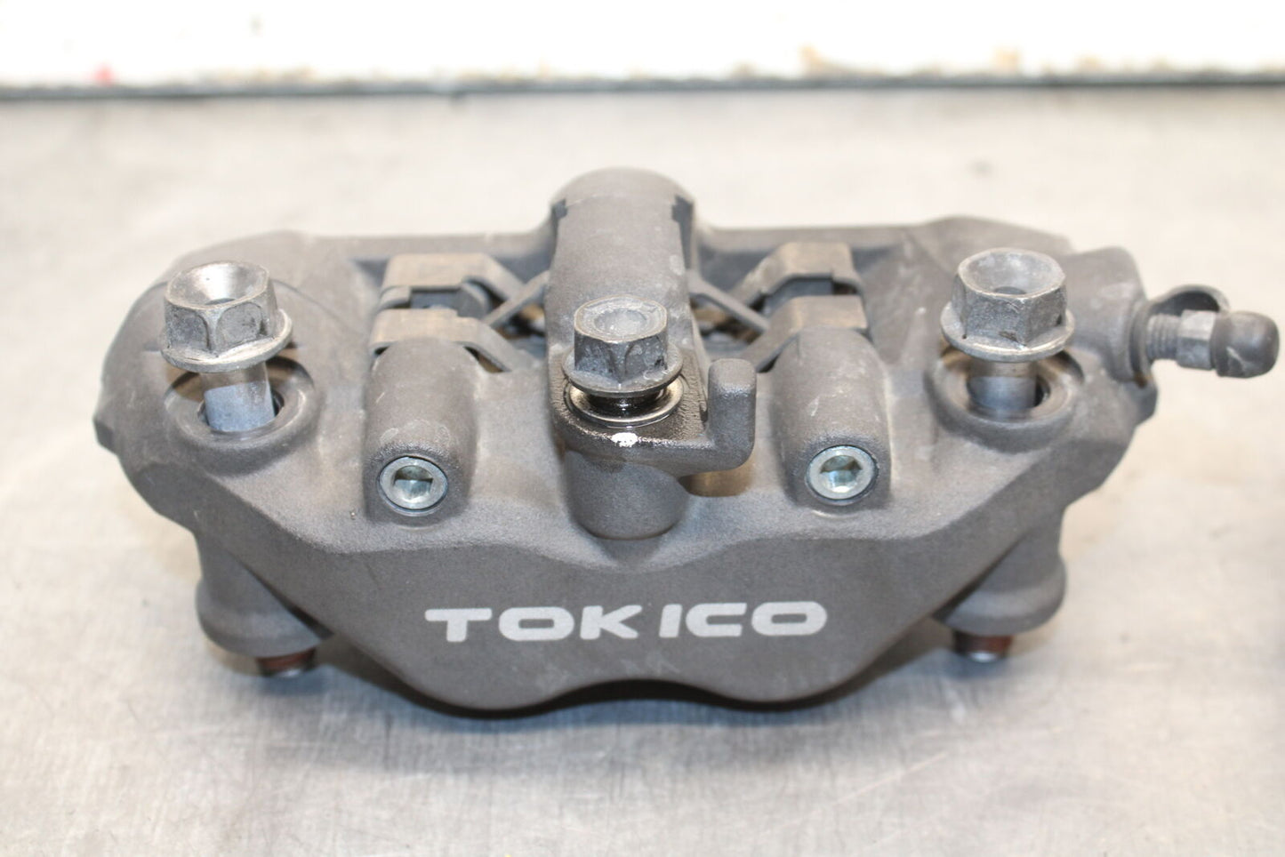05-06 HONDA CBR600RR RIGHT LEFT FRONT BRAKE CALIPER SET PAIR CALIPERS BB727