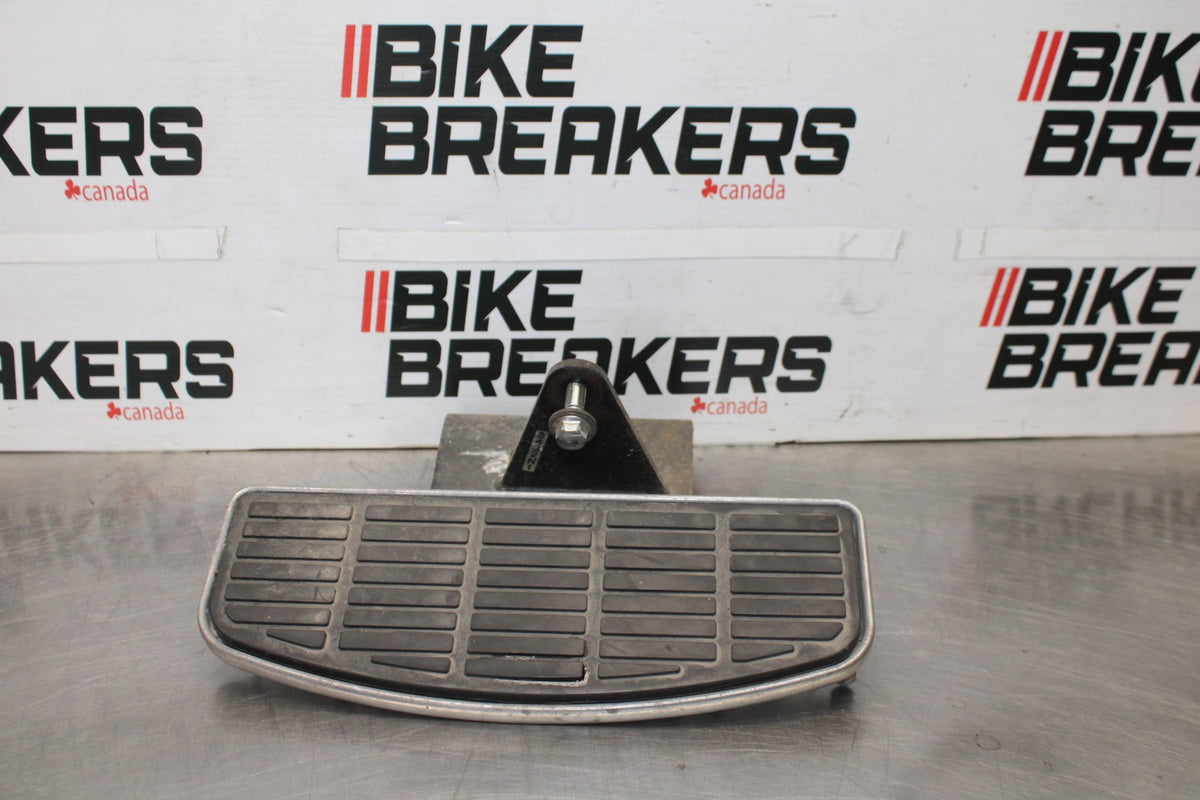 05-09 SUZUKI BOULEVARD C90 LEFT FRONT FOOT REST PEG STEP BB918