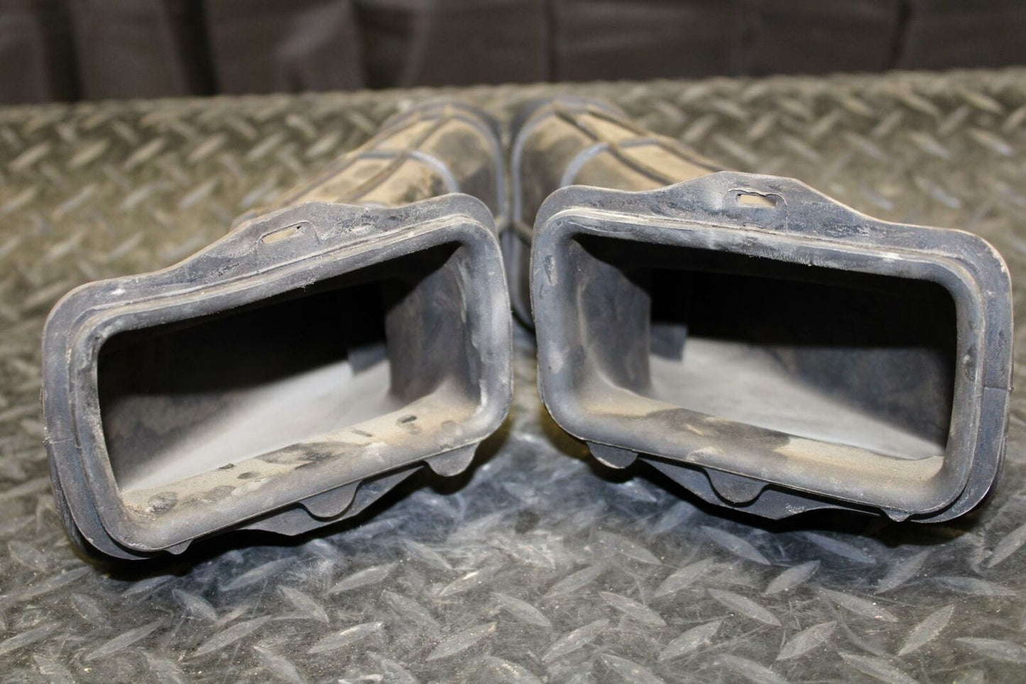 06-07 KAWASAKI NINJA ZX10R RIGHT LEFT AIR INTAKE DUCTS 14073-0093 BB186