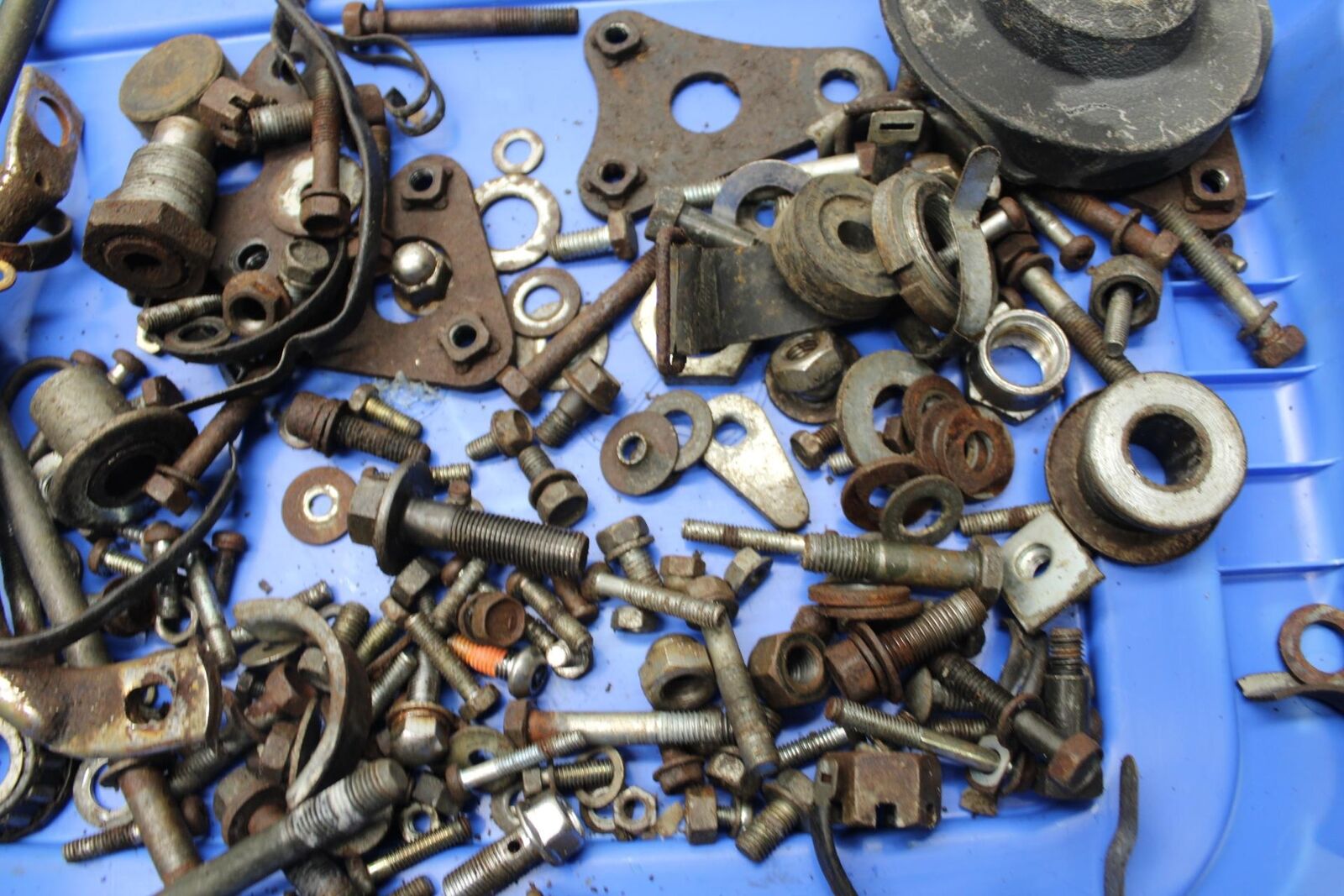 80-81 SUZUKI GS1000G ENGINE LEFTOVER BOLTS HARDWARE MOTOR SCREWS BB91