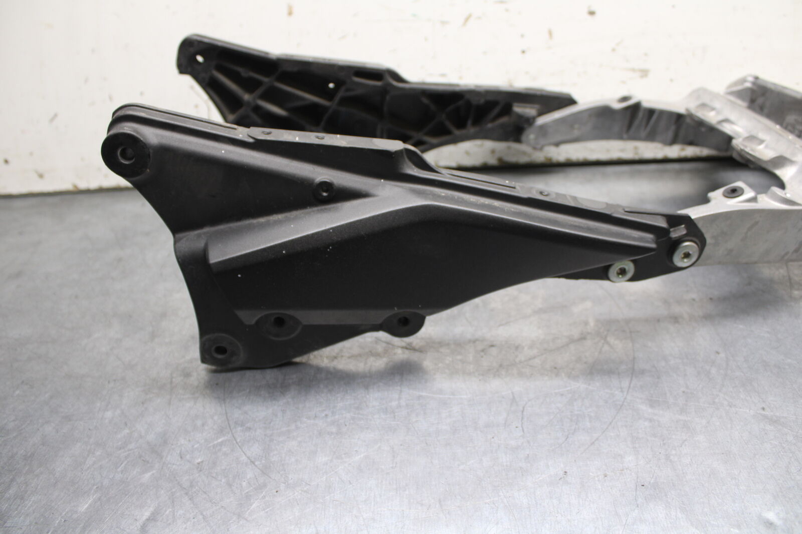 12-13 KAWASAKI Z1000 REAR SUBFRAME BACK SUB FRAME BB743