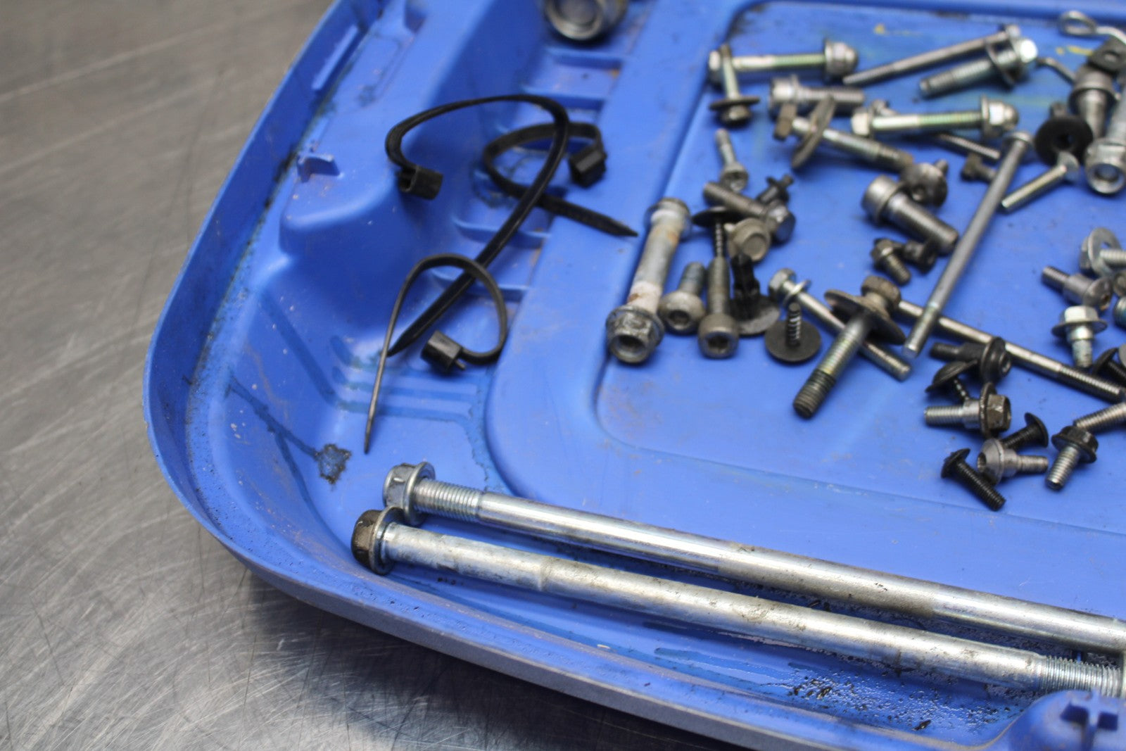06-07 SUZUKI GSXR 600 MOUNTING BOLTS HARDWARE MOTOR SCREWS BB178