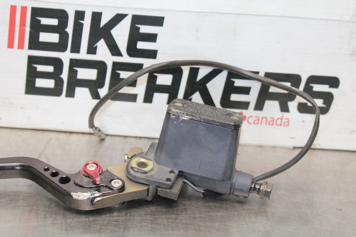 05 DUCATI SUPERSPORT 800 FRONT BRAKE MASTER CYLINDER w/ LEVER BB913