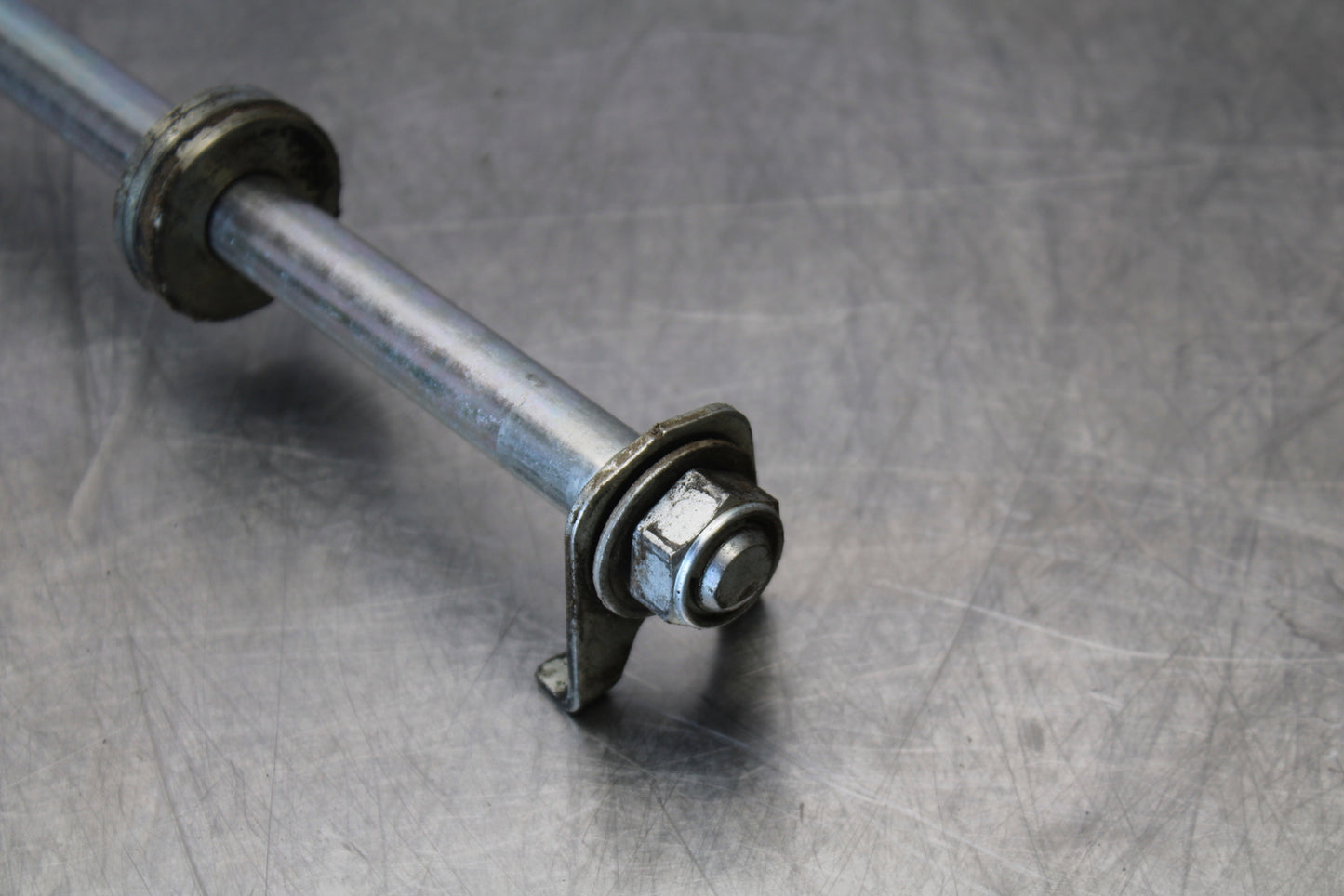 09-15 YAMAHA FZ6R REAR AXLE BACK WHEEL RIM PIVOT BOLT AXEL BB161