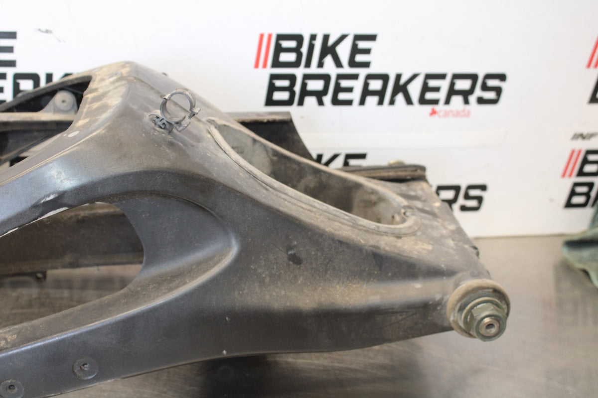 05 YAMAHA YZF R6 REAR SWINGARM BACK SUSPENSION SWING ARM BB894