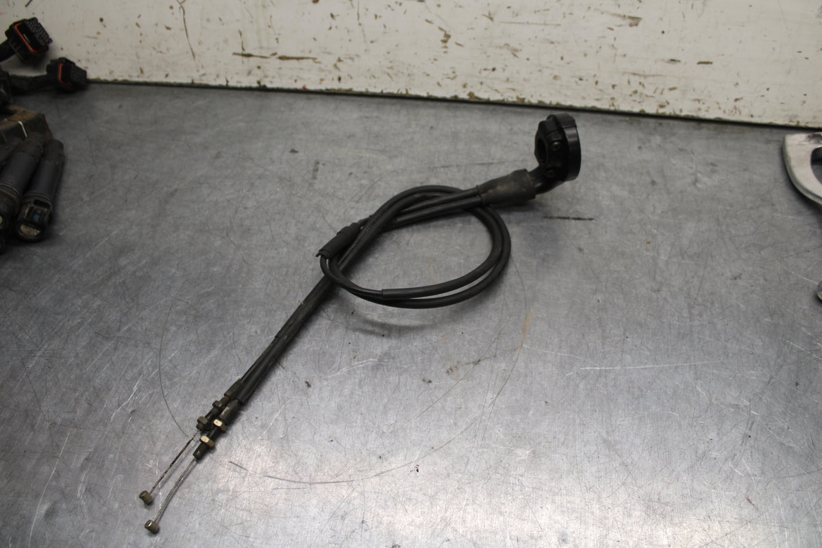 03-04 TRIUMPH DAYTONA 600 THROTTLE CABLE LINE HOUSING GUIDE BB745