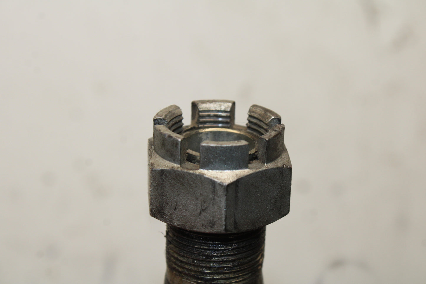 16 KAWASAKI NINJA ZX10R REAR AXLE BACK WHEEL RIM BOLT AXEL 41068-0613 BB650