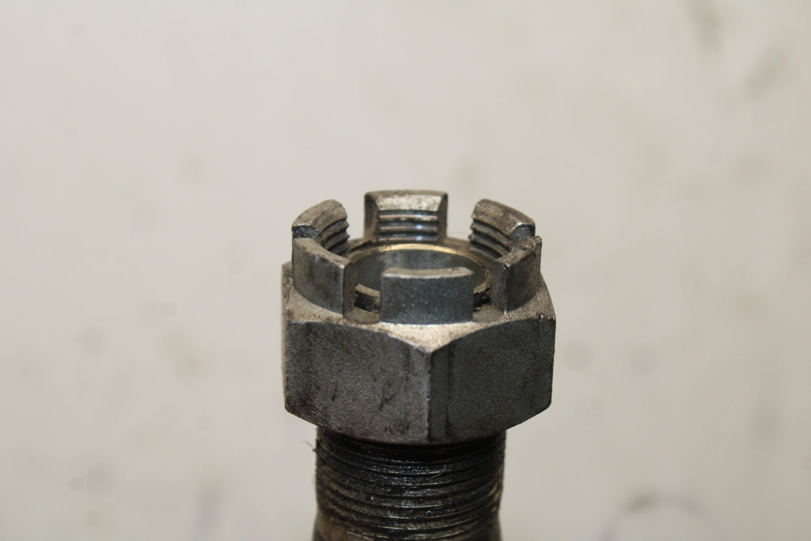 16 KAWASAKI NINJA ZX10R REAR AXLE BACK WHEEL RIM BOLT AXEL 41068-0613 BB650