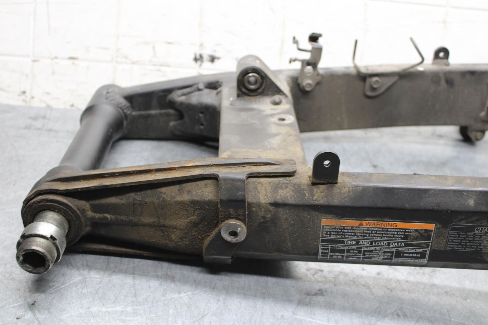 17 KAWASAKI Z900 ZR900 REAR SWINGARM BACK SUSPENSION 33001-0666-18R  BB549