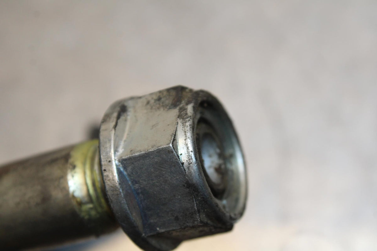 2000 Honda Super Hawk VTR1000F REAR AXLE BACK WHEEL RIM PIVOT BOLT AXEL BB577
