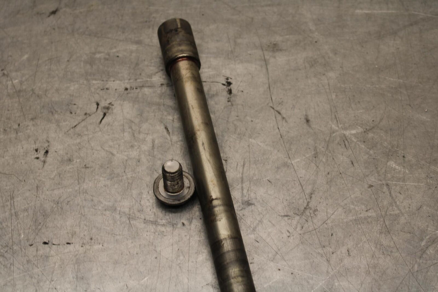 2006 Yamaha YZF R6 FRONT WHEEL RIM AXLE PIVOT BOLT 2C0-25181-00-00 BB560