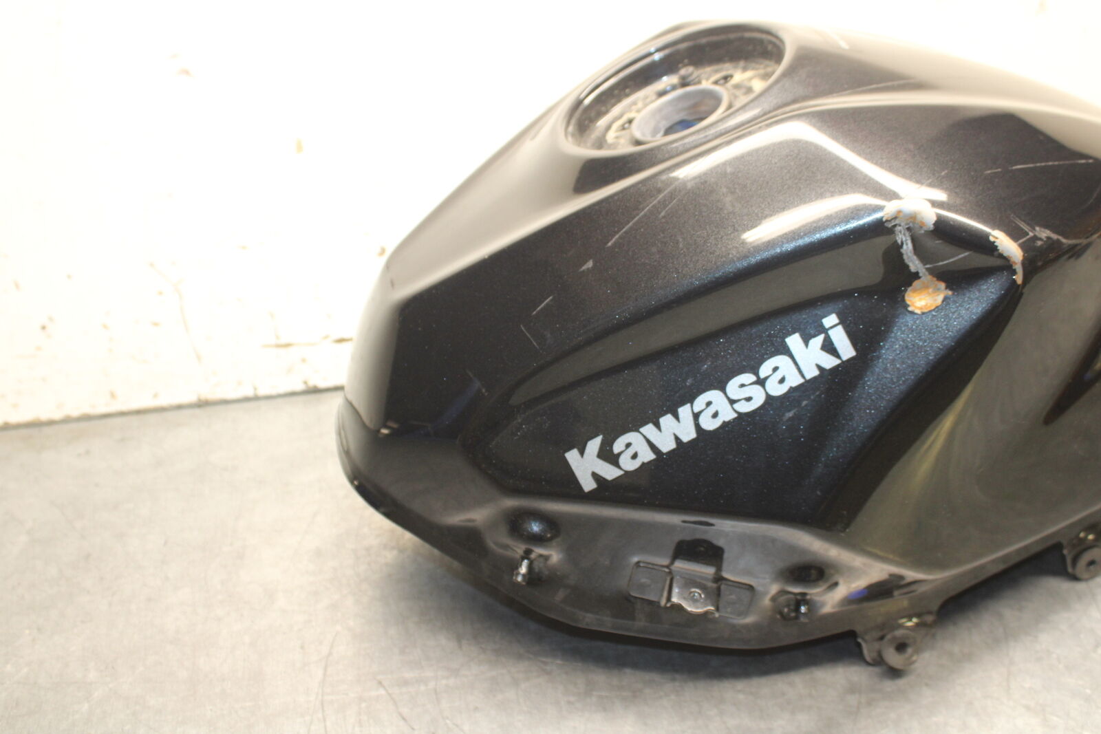 18-23 KAWASAKI NINJA 400 EX400 ABS GAS TANK FUEL CELL PETROL RESERVOIR BB747