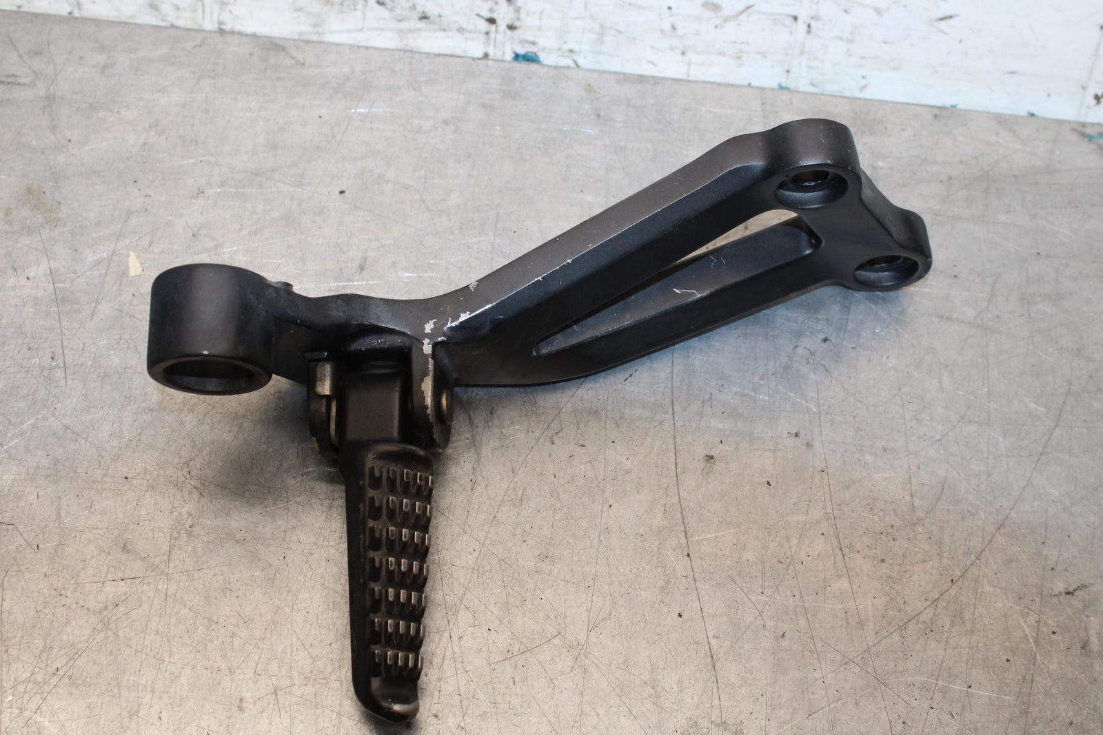 2000 Kawasaki Ninja ZX12R ZX1200A RIGHT REAR BACK PASSENGER PEG 34028-1481 BB565