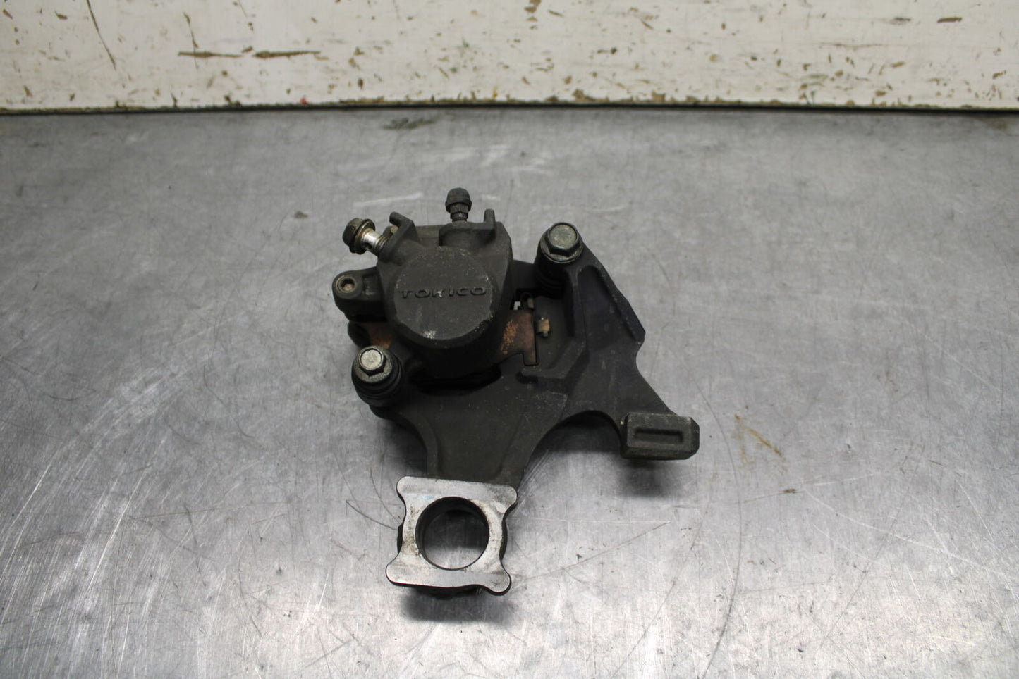 08-10 SUZUKI GSXR 600 REAR BACK BRAKE CALIPER W MOUNT BRACKET BB116