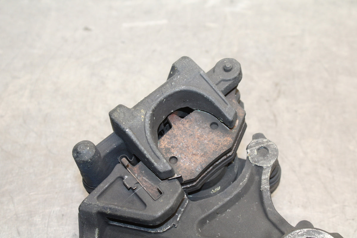 08-10 SUZUKI GSXR 600 REAR BACK BRAKE CALIPER W MOUNT BRACKET BB116