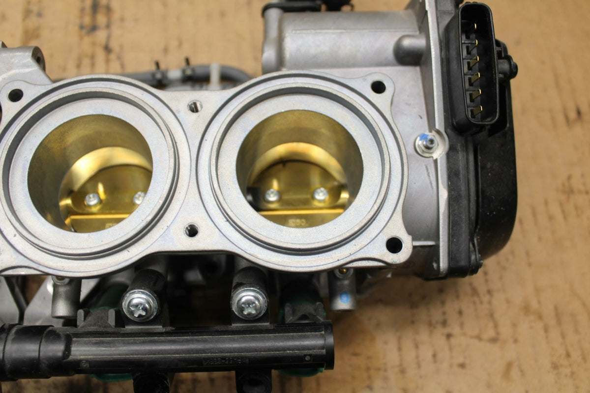 20-22 KAWASAKI Z H2 MAIN FUEL INJECTORS / THROTTLE BODIES BB382