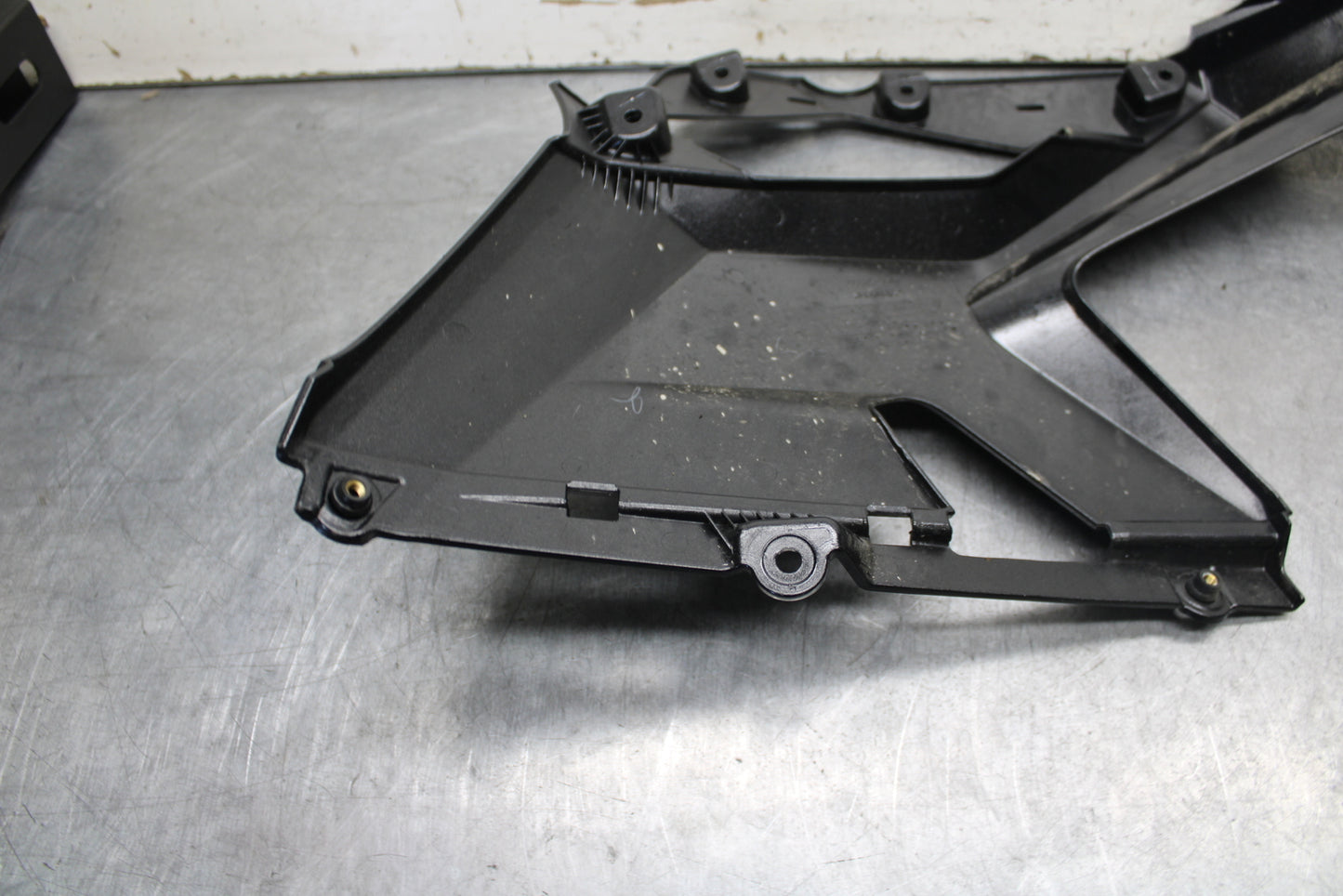 18-23 KAWASAKI NINJA 400 RIGHT MID UPPER SIDE FAIRING COWL PLASTIC BB660