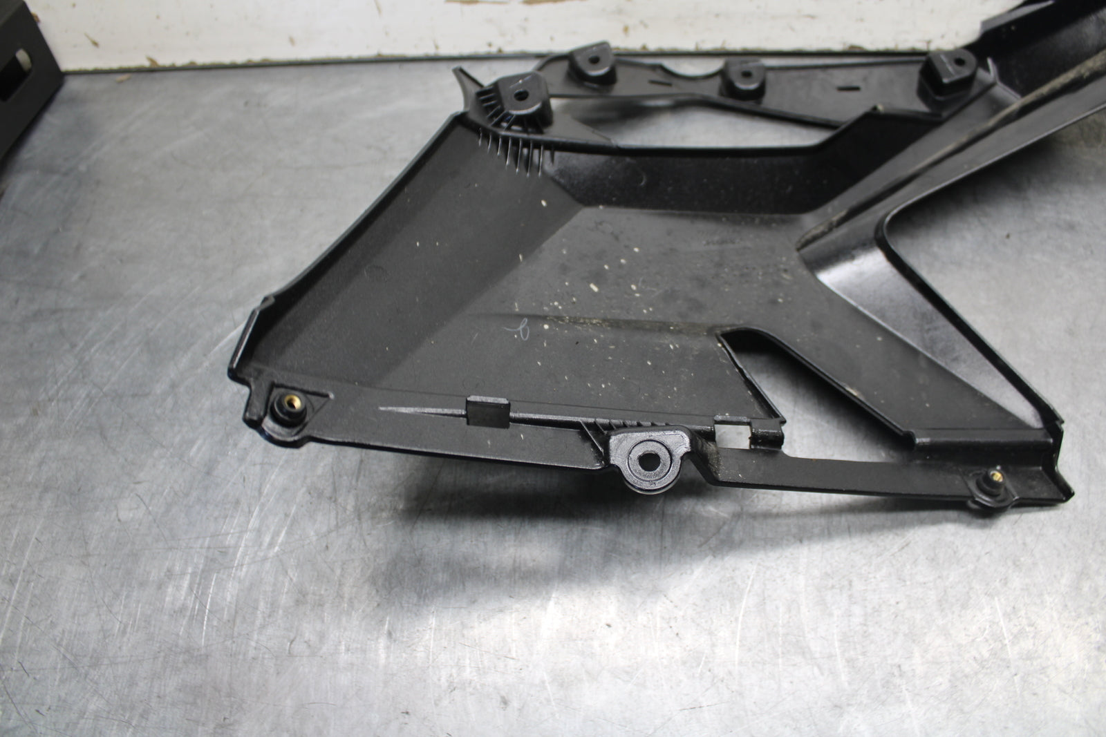 18-23 KAWASAKI NINJA 400 RIGHT MID UPPER SIDE FAIRING COWL PLASTIC BB660