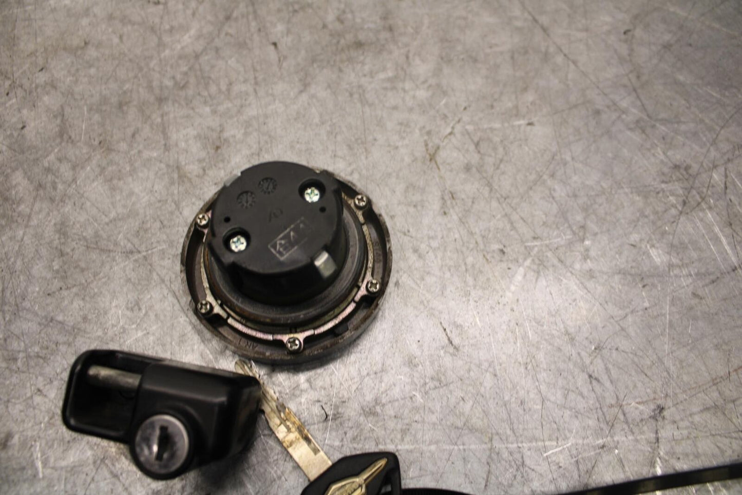 2007 Suzuki Boulevard M50B FUEL TANK GAS CAP  BB537