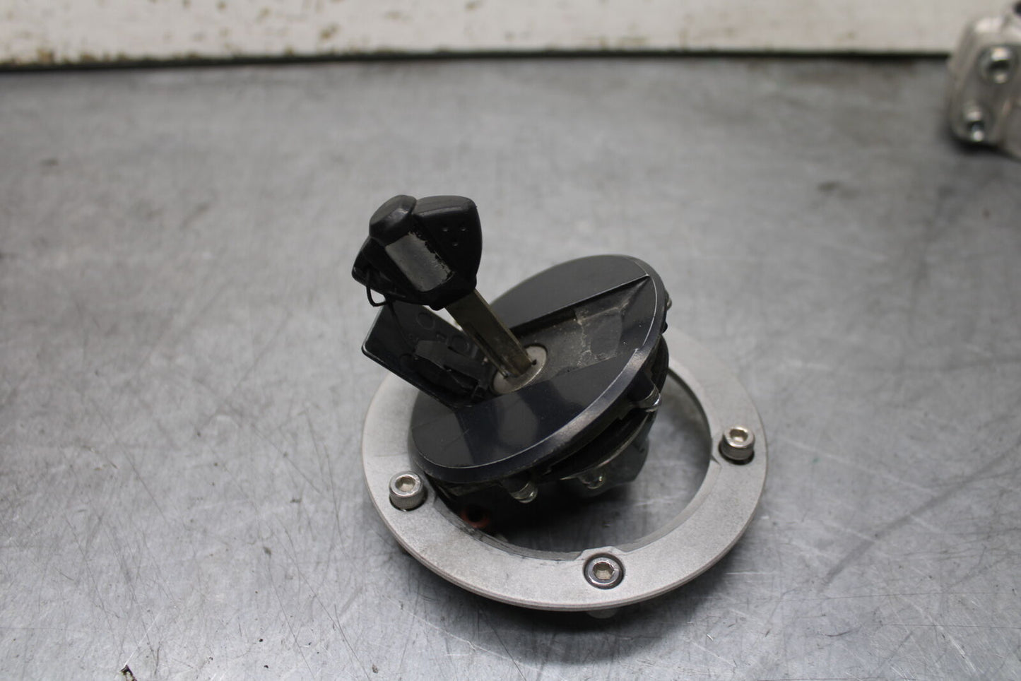 08-09 SUZUKI GSXR600 IGNITION LOCK KEY SET W/ GAS CAP AND SEAT LOCK BB728