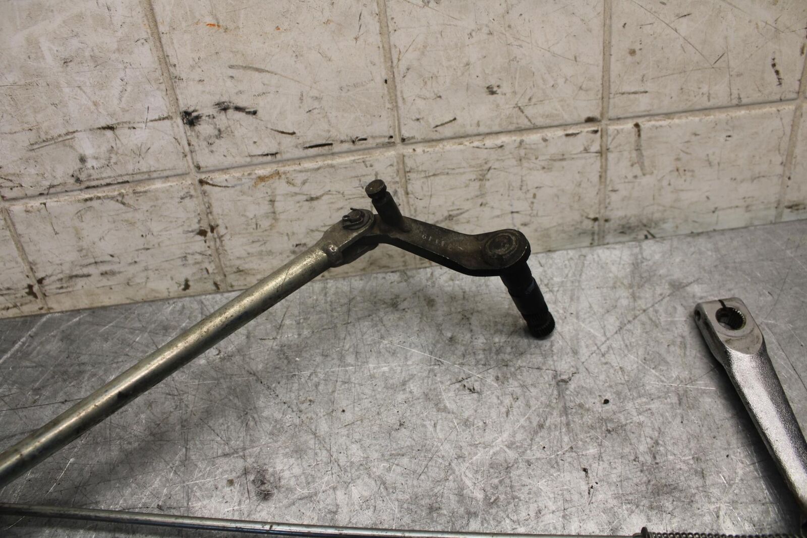 2007 Suzuki Boulevard M50B REAR BACK BRAKE TORQUE ROD SHAFT BAR BB537