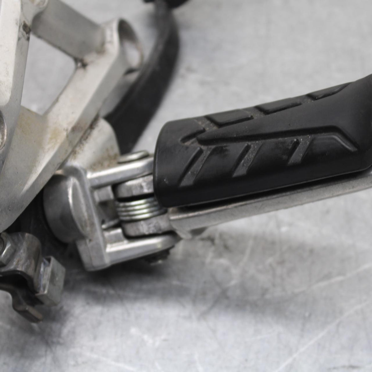 15-18 HONDA CB300FA RIGHT REARSET REAR SET DRIVER FOOT PEG REST STOP BB646