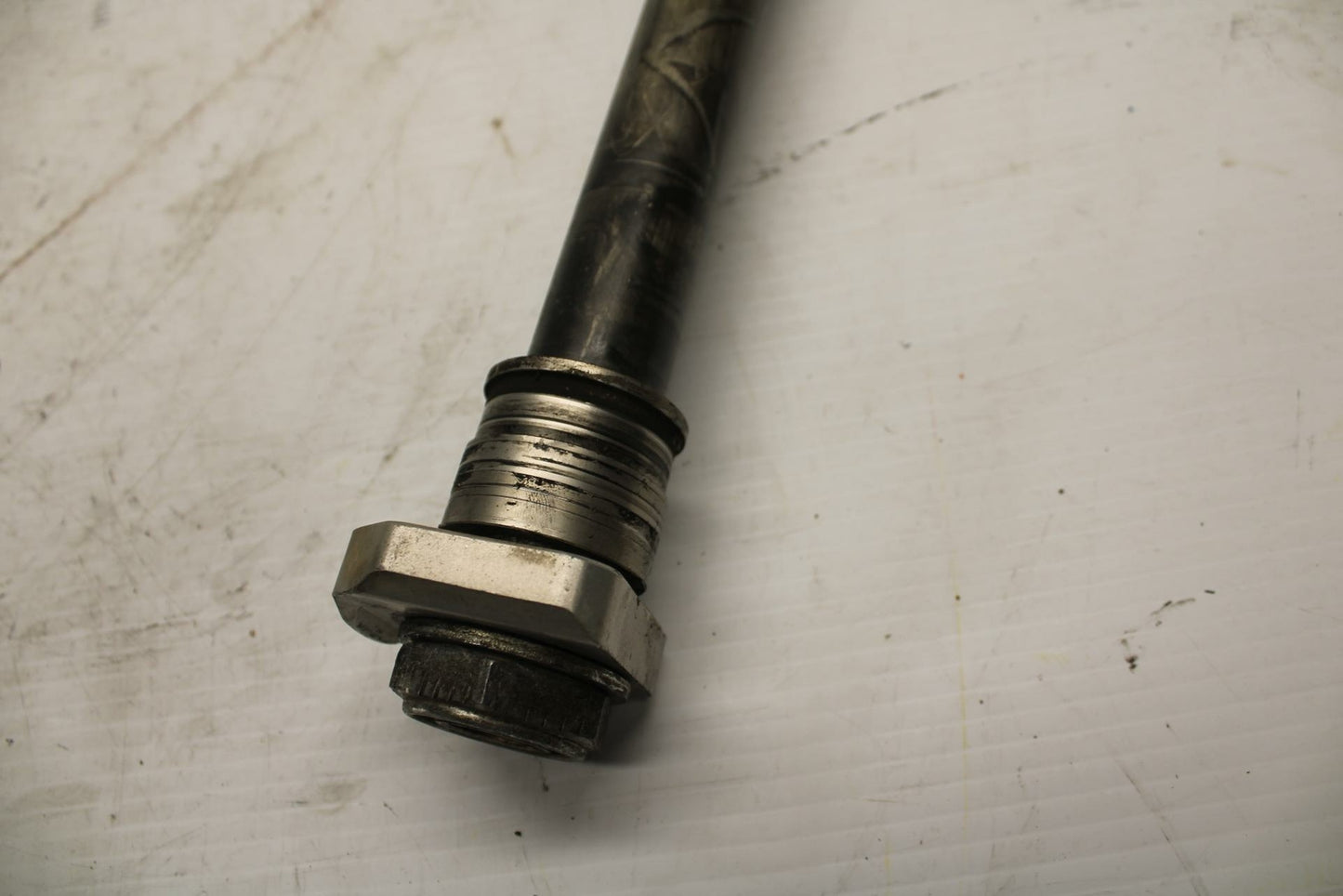 08-09 SUZUKI GSXR600 REAR AXLE BACK WHEEL RIM PIVOT BOLT AXEL 64711-49G00 BB250