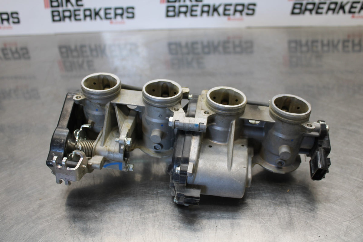 03-04 HONDA CBR600RR MAIN FUEL INJECTORS / THROTTLE BODIES BB661