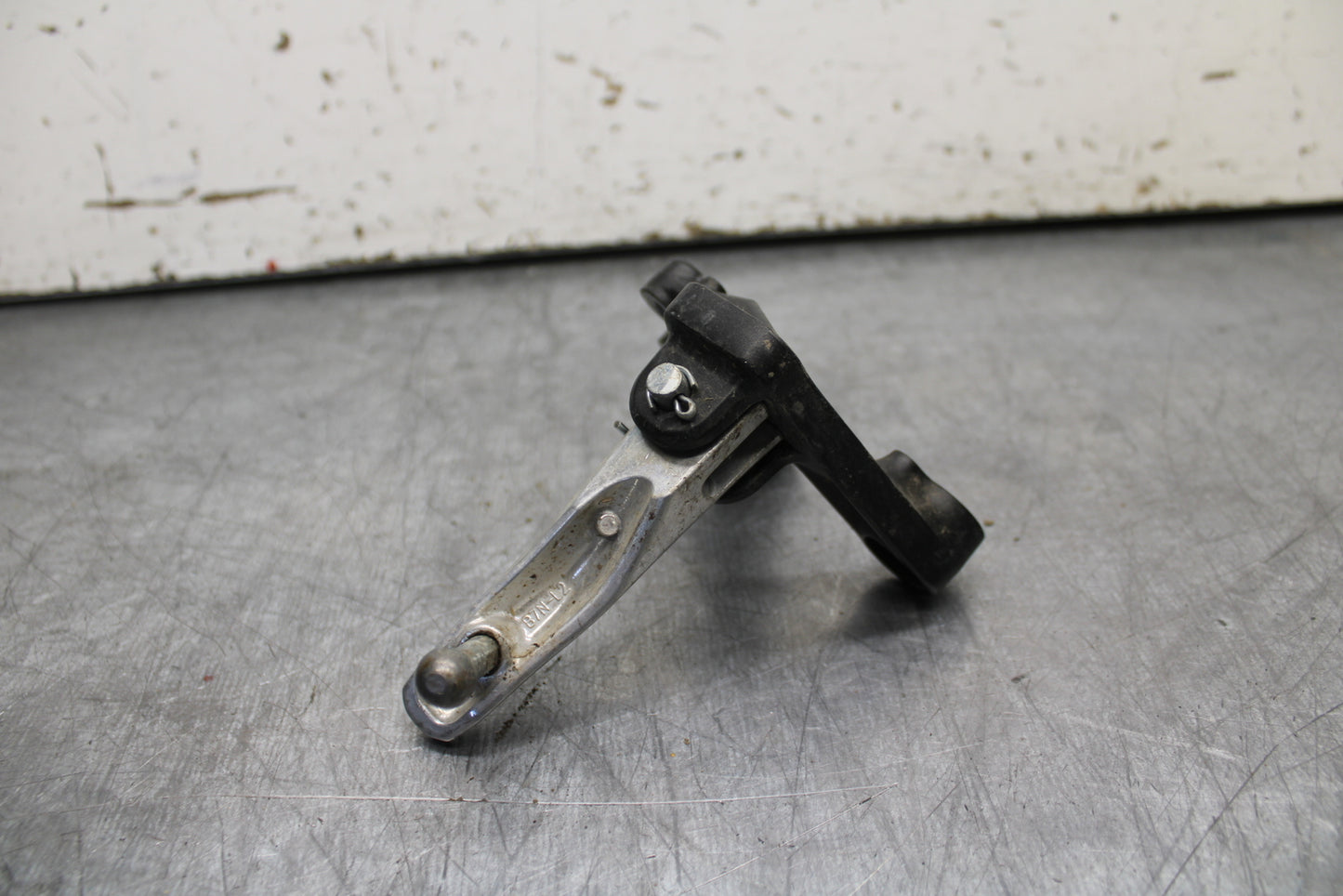 22-24 YAMAHA XSR900 LEFT REARSET REAR SET DRIVER FOOT PEG REST STOP BB710