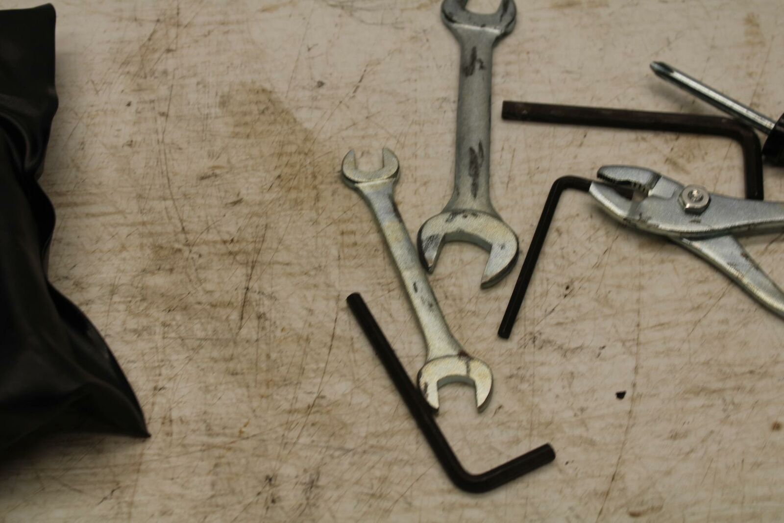 05-09 SUZUKI BOULEVARD C90 STOCK TOOLS OEM TOOL BAG KIT SET BB357