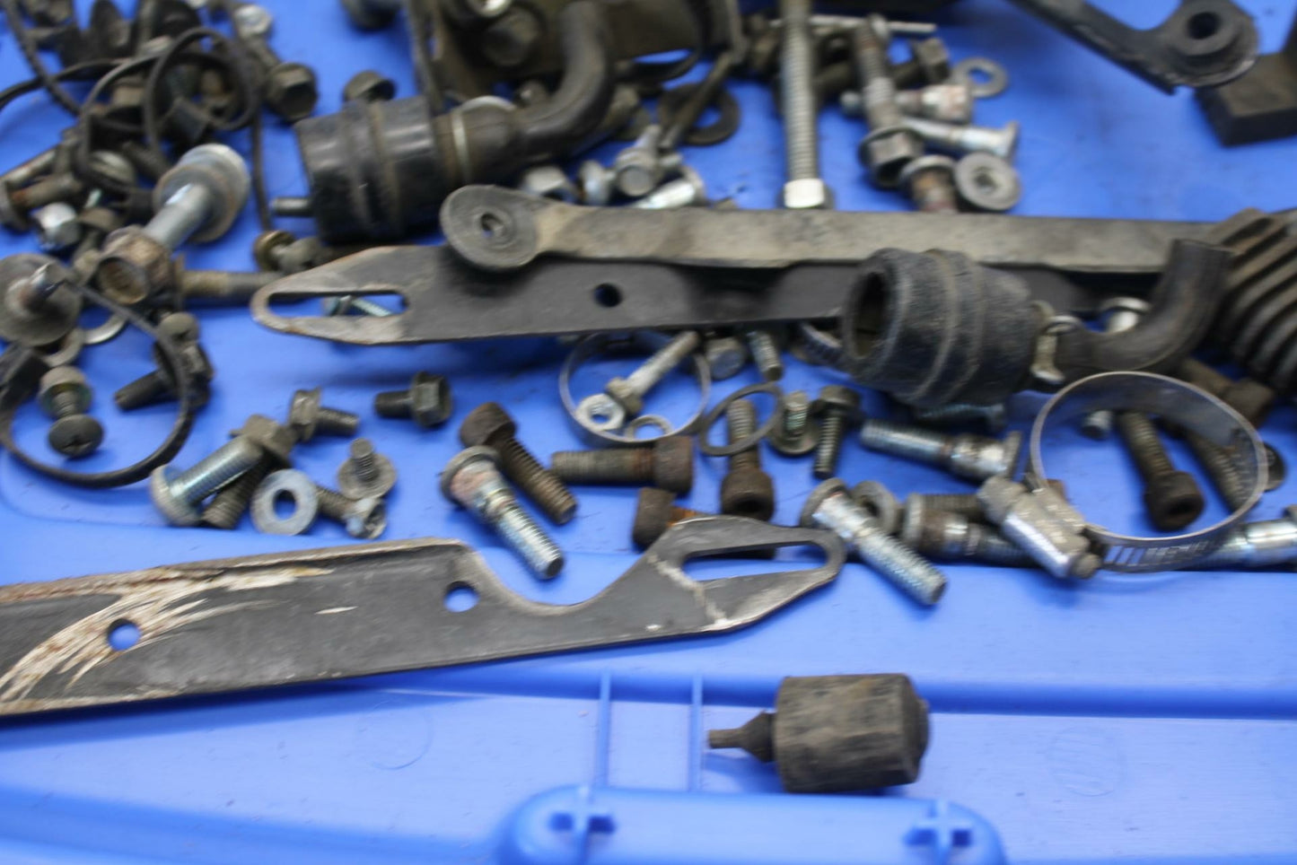 93-96 SUZUKI GSXR1100W HARDWARE SCREWS BB12