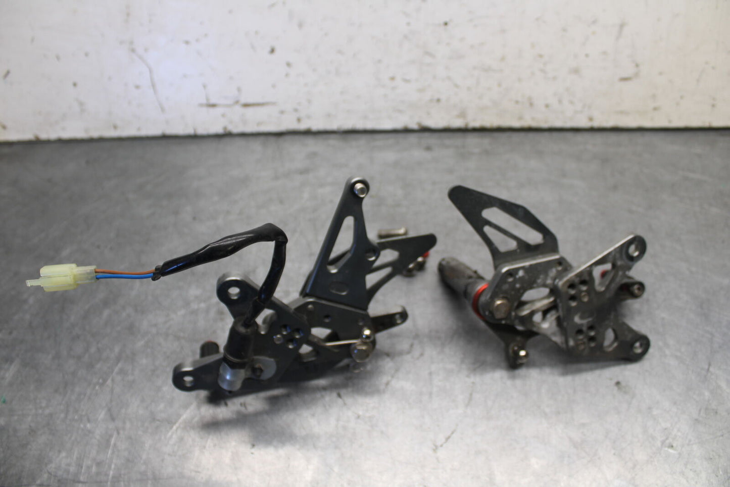 09-12 KAWASAKI NINJA ZX6R RIGHT LEFT REARSETS REAR SET DRIVER FOOT PEGS  BB698