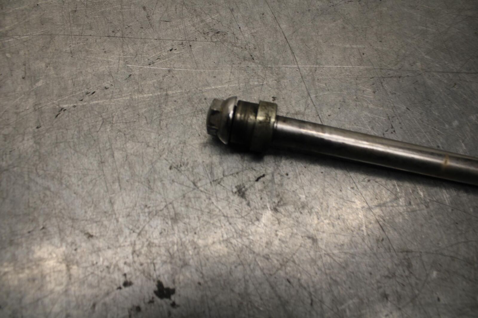 89-90 YAMAHA FZR600 FRONT WHEEL RIM AXLE PIVOT BOLT 42X-25181-00-00 BB76