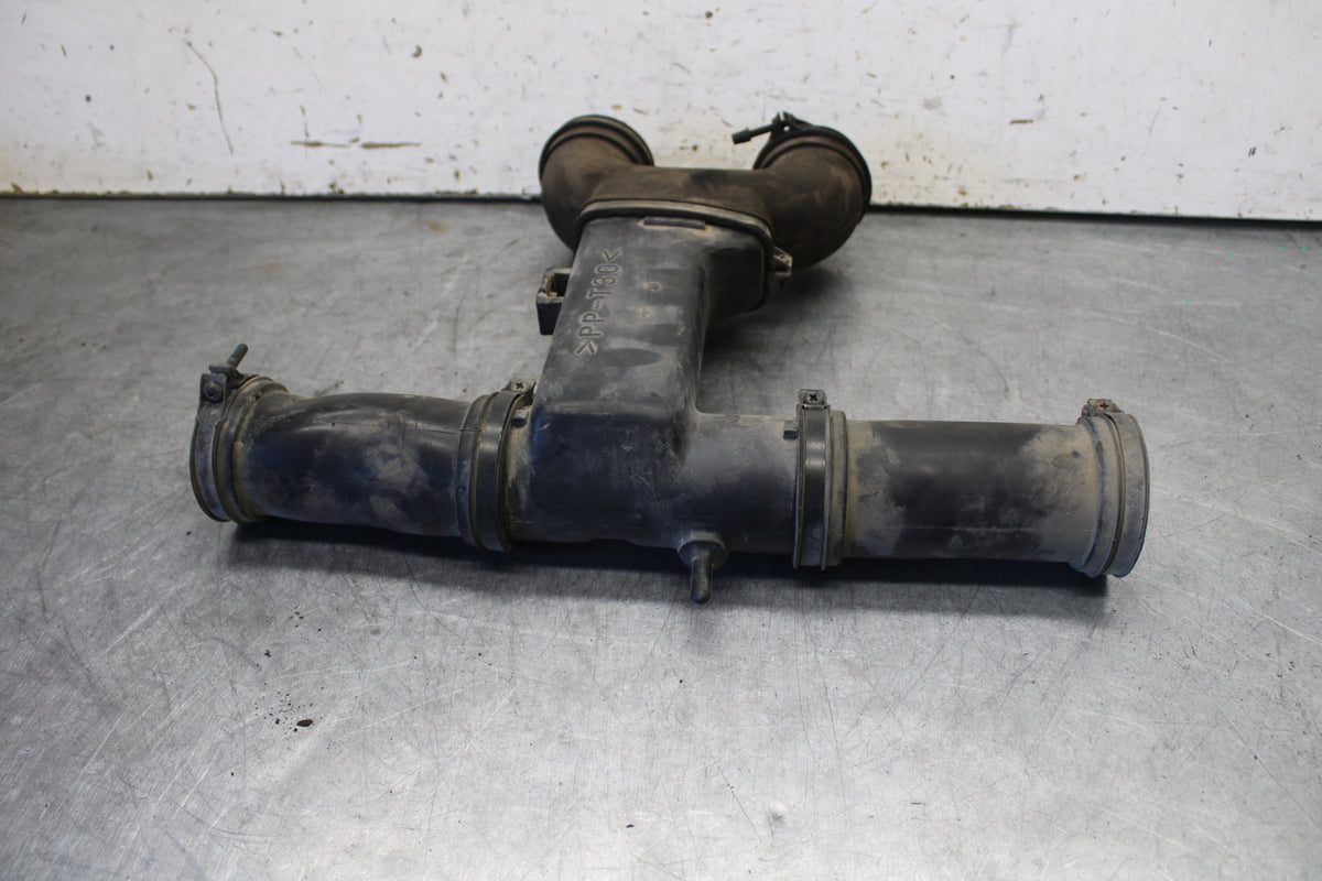 05-06 YAMAHA ROYAL STAR AIR INTAKE DUCT BB697