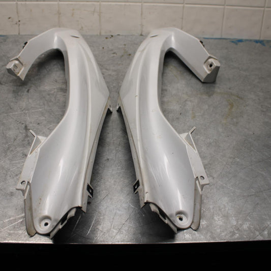08-16 YAMAHA YZF R6  FRONT UPPER MID SIDE FAIRING COWL PLASTIC BB443