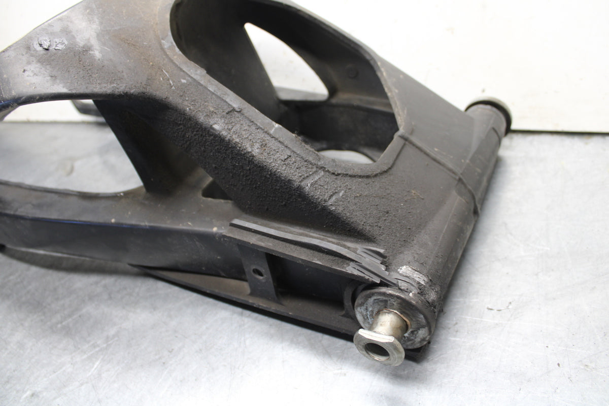 04-06 YAMAHA YZF R1 REAR SWINGARM BACK SWING ARM 5VY-22110-10-P0 BB659