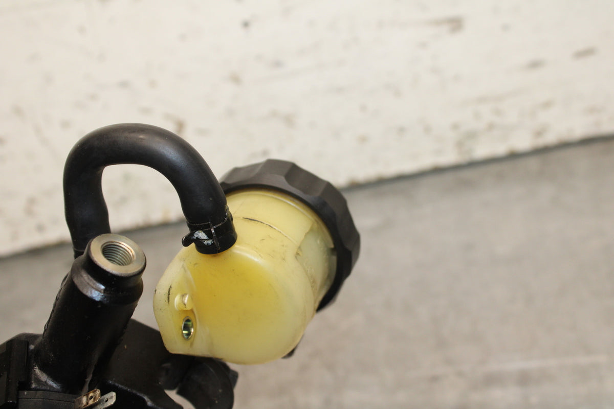 93 SUZUKI GSXR750W FRONT BRAKE MASTER CYLINDER w/ LEVER  BB112