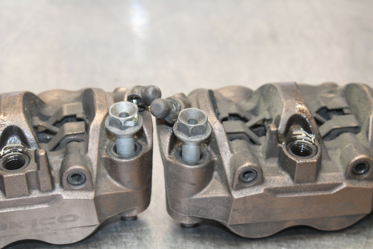 12-16 HONDA CBR1000RR RIGHT LEFT FRONT BRAKE CALIPER SET PAIR CALIPERS BB157