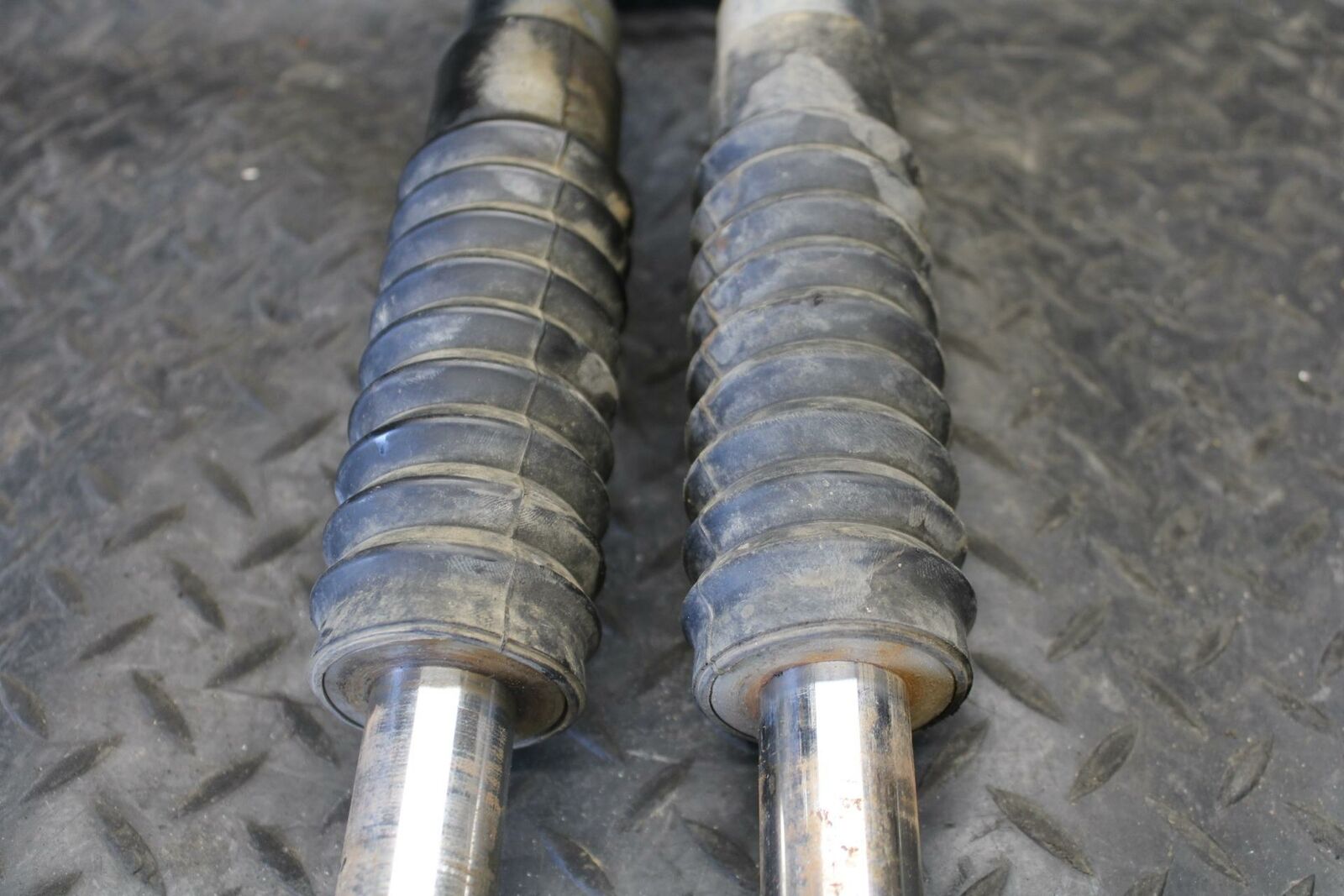 71 YAMAHA L5 RIGHT LEFT FRONT SUSPENSION FORKS SHOCKS BB230