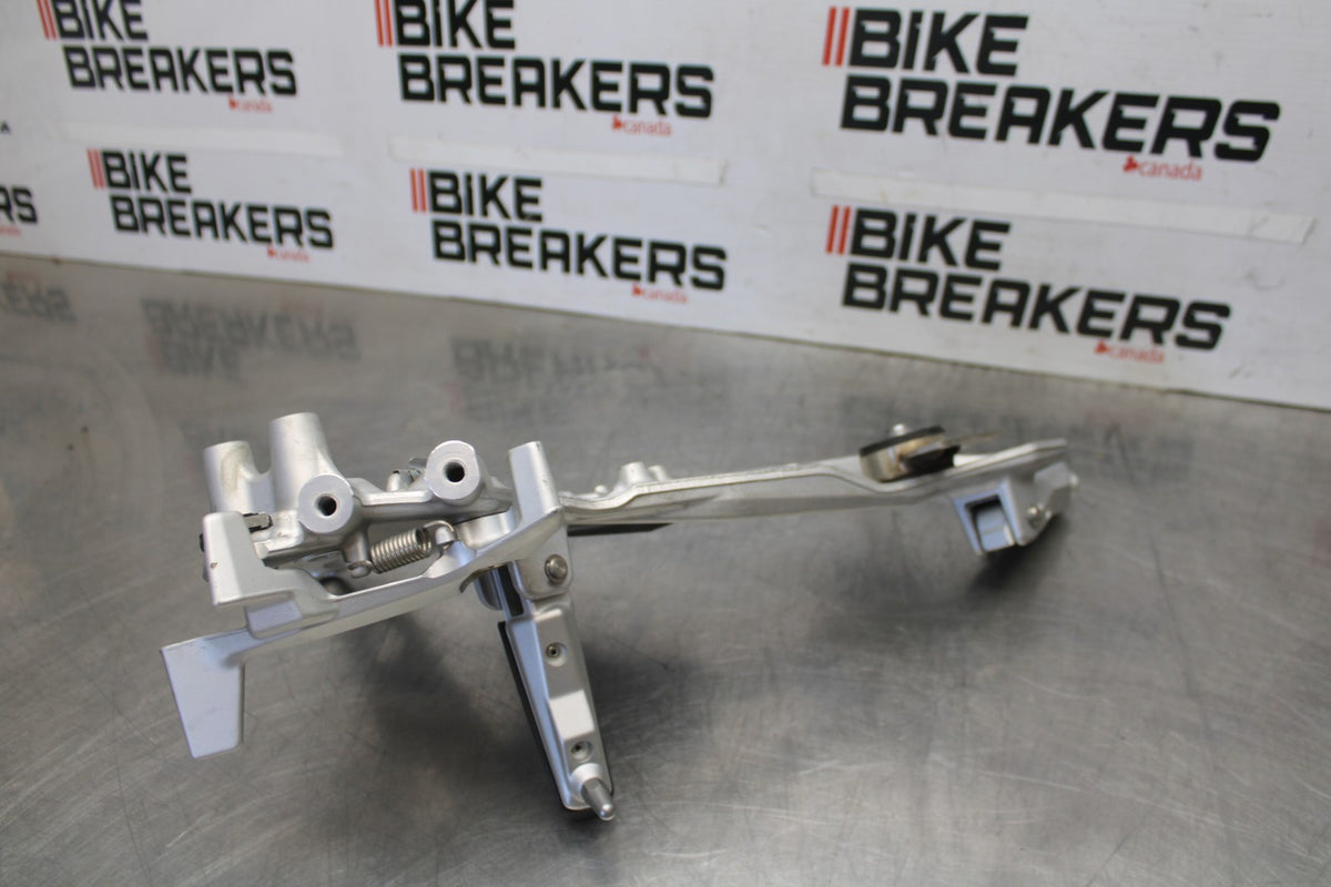 20-23 BMW F900R RIGHT REARSET REAR SET DRIVER FOOT PEG REST STOP BB923